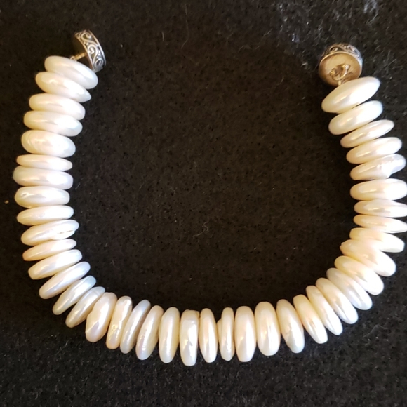 Coin pearl bracelet with magnetic sterling clasp - Picture 2 of 3